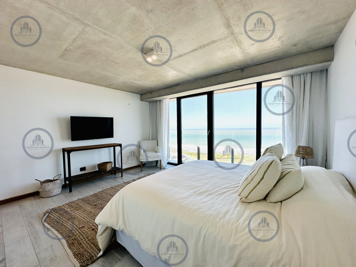 Apartamento ID.677 - Venta y alquiler de apartamento de tres dormitorios con tres suites moderno a estrenar, playa Brava