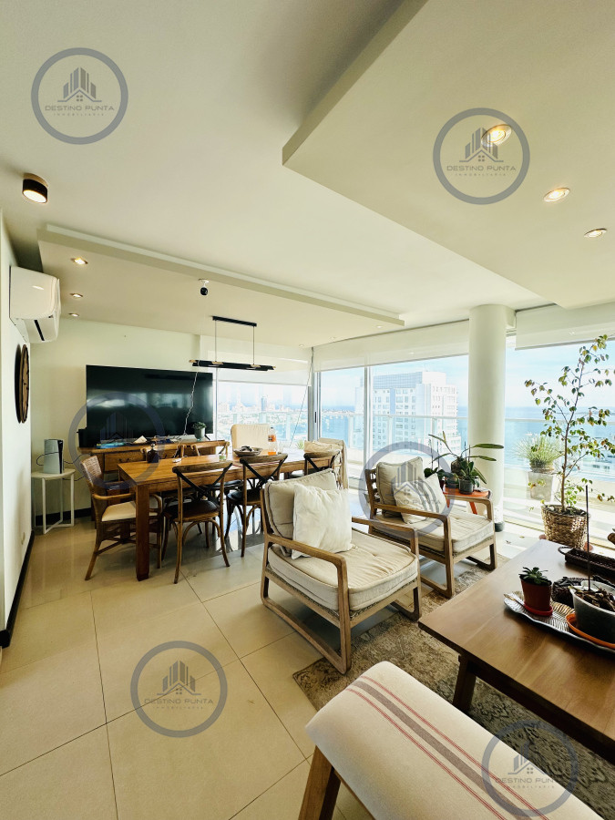 Apartamento ID.1226 - Venta de Excelente Penthouse de 2 Dormitorios y Parrillero con vistas a Playa Mansa, Punta del Este