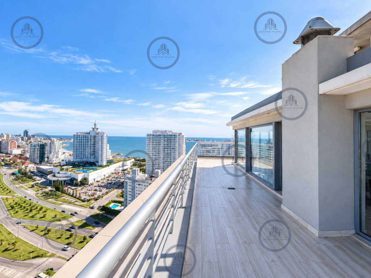 Apartamento ID.3292 - Penthouse Dúplex de 3 Dormitorios en suite con Parrillero, Jacuzzi y Amplias Terrazas con vistas panorámicas. Playa Mansa, Punta del Este