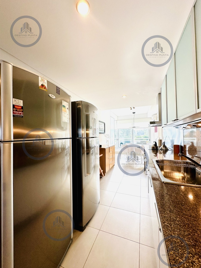 Apartamento ID.272 - Oportunidad en Venta Maravilloso departamento esquinero en Torre Le Parc, Playa Brava, Punta del Este