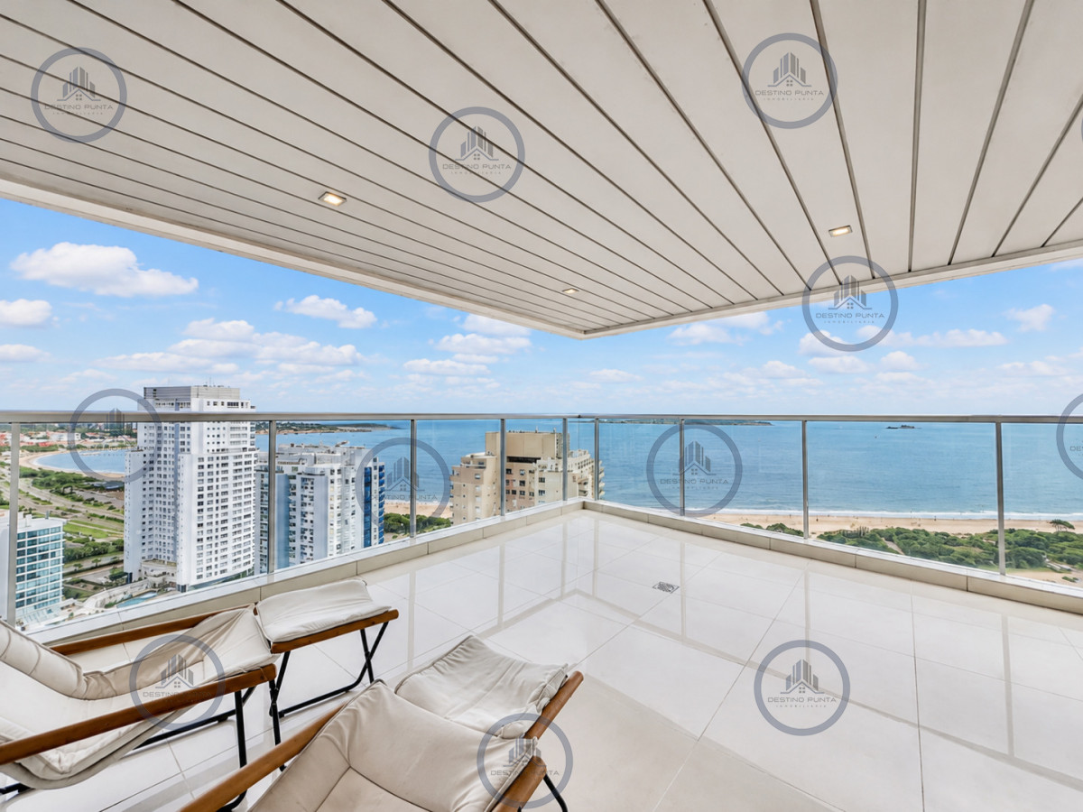Apartamento ID.2321 - Penthouse Dúplex de 3 Dormitorios y Parrillero en Playa Mansa, Punta del Este