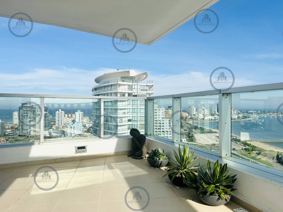 Apartamento ID.1226 - Venta de Excelente Penthouse de 2 Dormitorios y Parrillero con vistas a Playa Mansa, Punta del Este