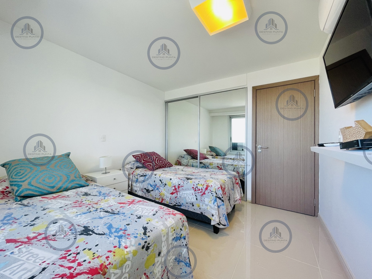 Apartamento ID.165 - Apartamento con Vista al Mar de 3 Dormitorios y Dependencia + Parrillero en Playa Brava, Punta del Este 