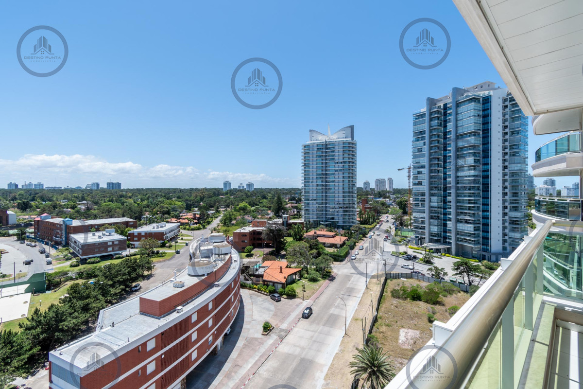Apartamento ID.77 - Alquiler temporario y venta de espectacular departamento esquinero al frente en edificio icónico frente al Mar, Playa Mansa, Punta del Este 