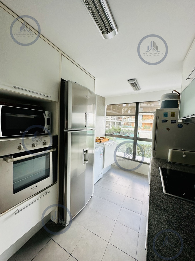 Apartamento ID.1529 - Alquiler temporal y anual de apartamento de tres dormitorios frente al mar en Pinares, playa Mansa