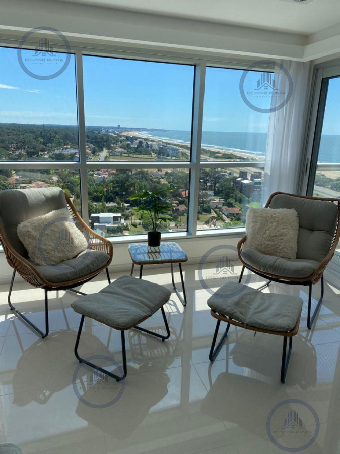 Apartamento ID.173 - Apartamento piso alto de 2 dormitorios en suite más dependencia de servicio y parrillero, Playa Brava