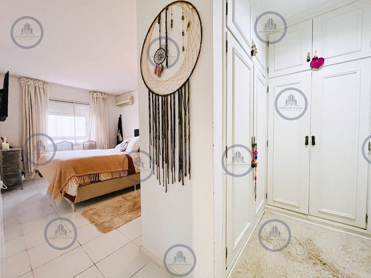 Apartamento ID.2075 - Excelente Apartamento de 2 Dormitorios Frente a Los Dedos, Playa Brava Punta del Este