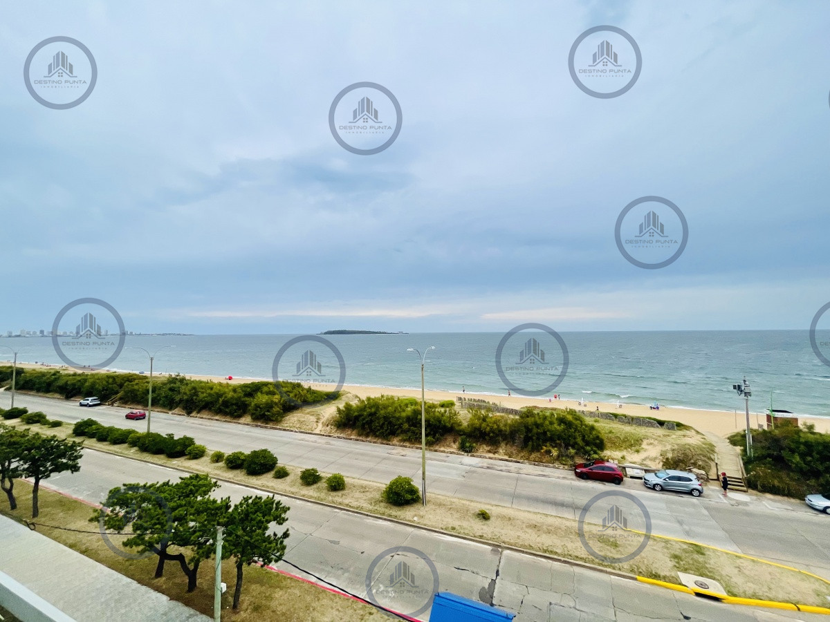 Apartamento ID.304 - Apartamento de 3 Dormitorios y Parrillero Frente al Mar, Playa Mansa