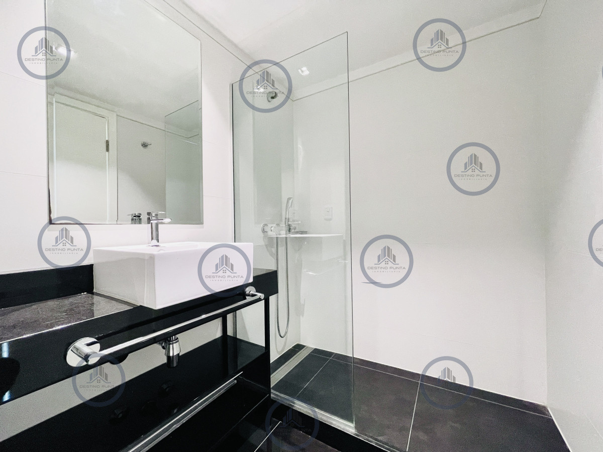 Apartamento ID.2711 - Apartamento de 2 Dormitorios en Alquiler Anual a pasos de Playas Mansa y Brava