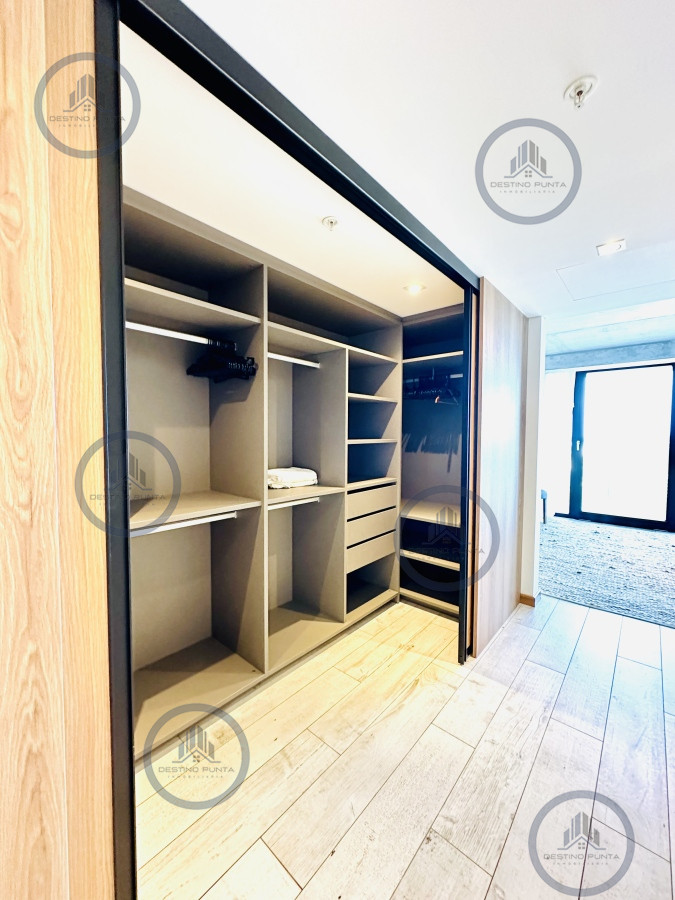 Apartamento ID.680 - Venta y alquiler de Apartamento de 1 Dormitorio en suite piso alto de Torre Surfside Village, Punta del Este