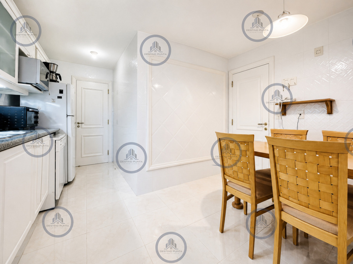 Apartamento ID.79 - Apartamento de 3 Dormitorios sobre Playa Mansa, en Venta y Alquiler, Punta del Este