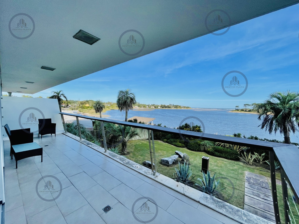 Apartamento ID.1925 - Venta de Moderno Apartamento de 3 Dormitorios Frente al Mar en La Barra