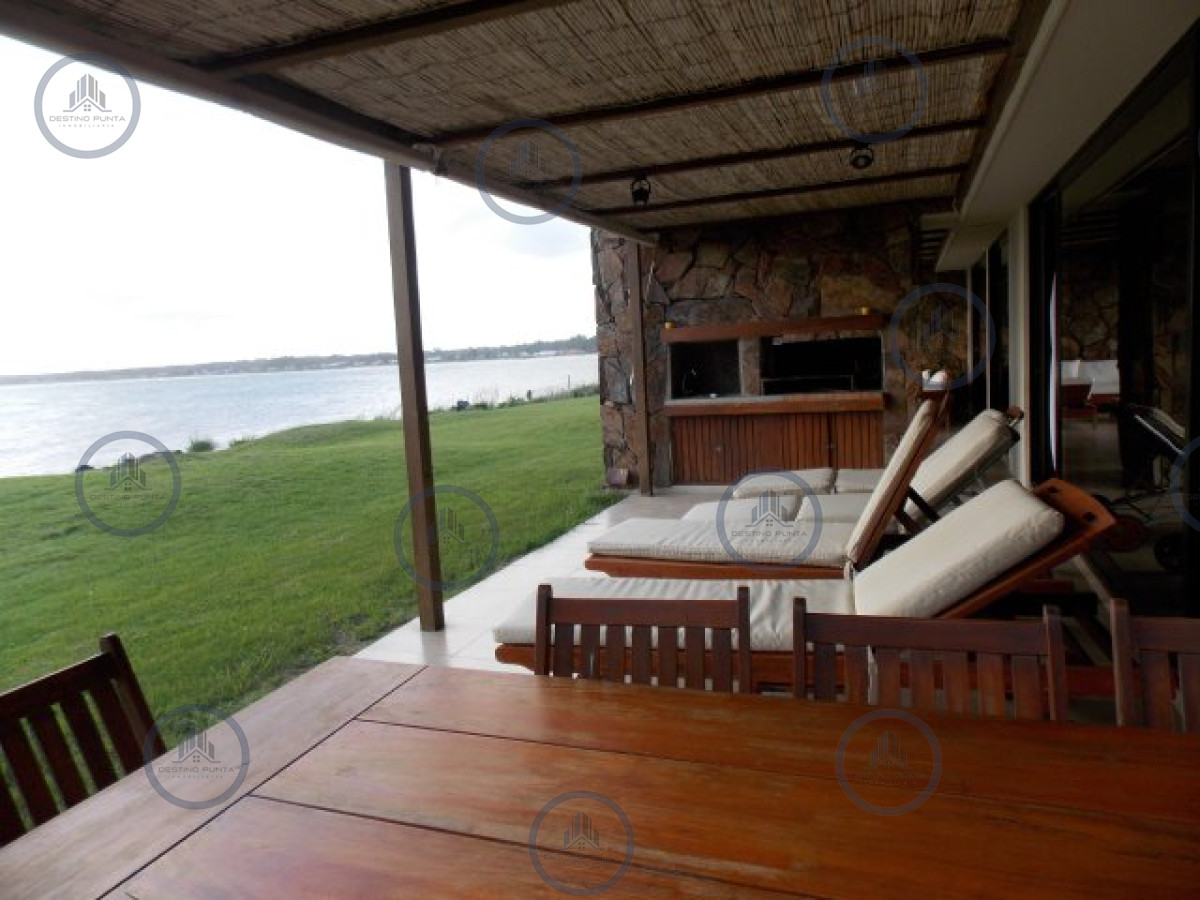 Apartamento ID.32 - Alquiler temporario de departamento esquinero de dos dormitorios mas dependencia de servicio, Punta Ballena