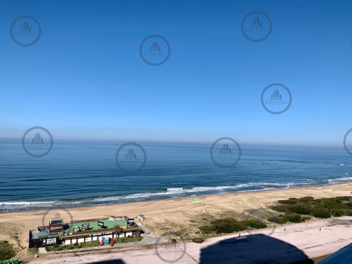Apartamento ID.25 - Venta y alquiler temporario de apartamento de tres dormitorios mas dependencia de servicio en Playa Brava
