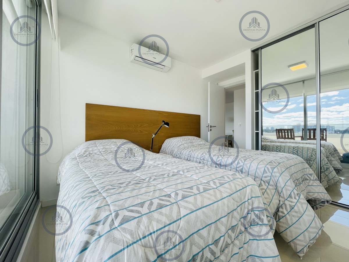 Apartamento ID.881 - Apartamento de 2 Dormitorios en Venta a metros de playa Brava, Punta del Este