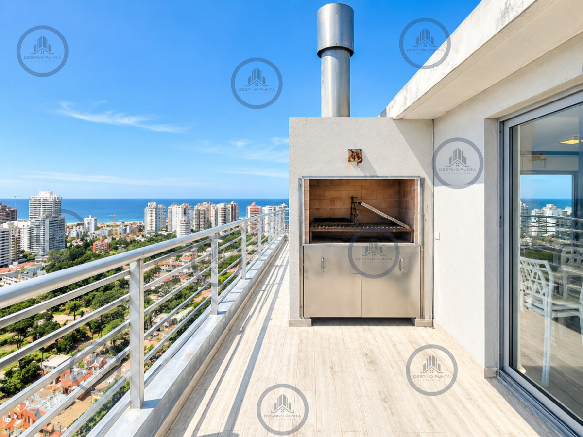 Apartamento ID.3292 - Penthouse Dúplex de 3 Dormitorios en suite con Parrillero, Jacuzzi y Amplias Terrazas con vistas panorámicas. Playa Mansa, Punta del Este