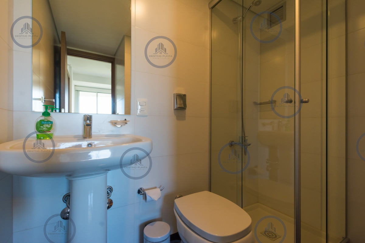Apartamento ID.301 - Excelente Apartamento de 2 Dormitorios + Servicio en Brava con Vista al Mar