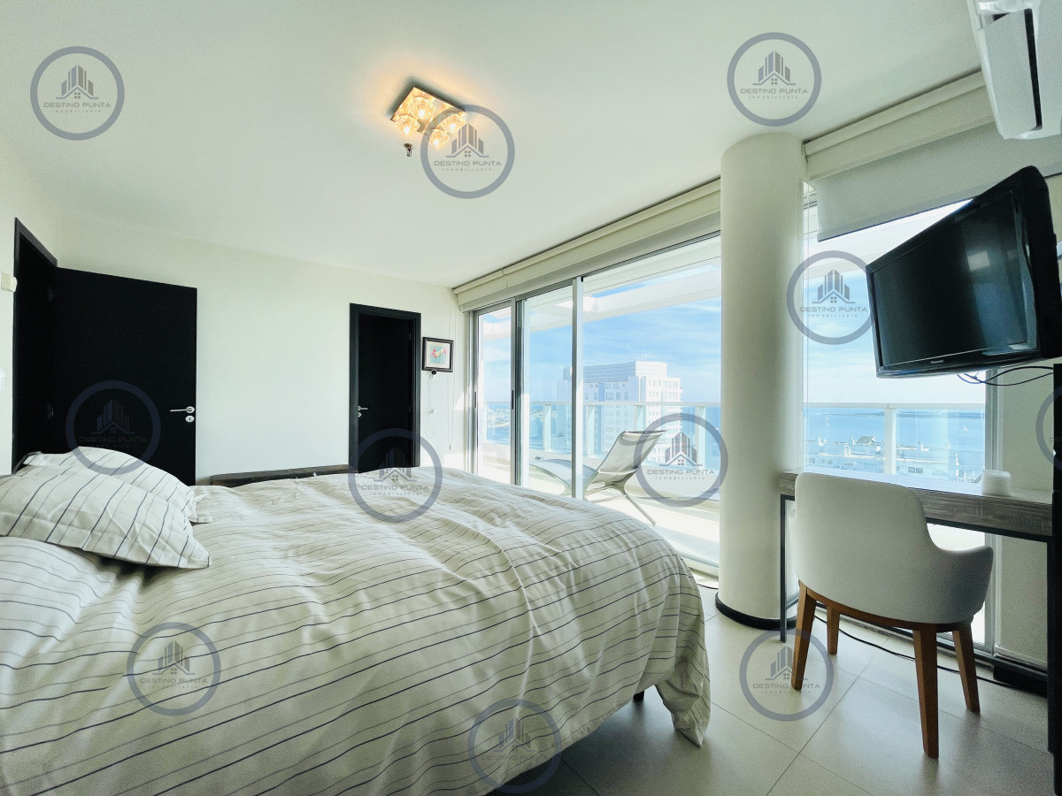 Apartamento ID.1226 - Venta de Excelente Penthouse de 2 Dormitorios y Parrillero con vistas a Playa Mansa, Punta del Este