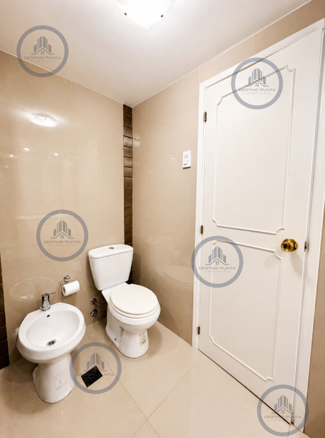 Apartamento ID.2025 - Apartamento en Venta, Península de Punta del Este. 3 Dormitorios con vista, reciclado 