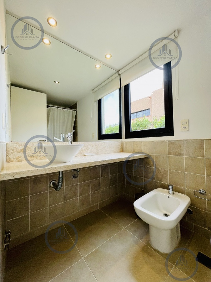 Apartamento ID.1029 - Venta de apartamento de dos dormitorios con parrillero en complejo privado de Punta Ballena