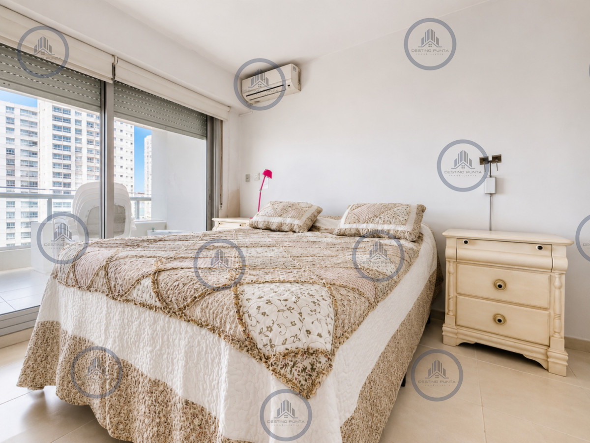 Apartamento ID.58 - Apartamento de 2 Dormitorios a metros del mar y torre moderna, playa Mansa, Punta del Este
