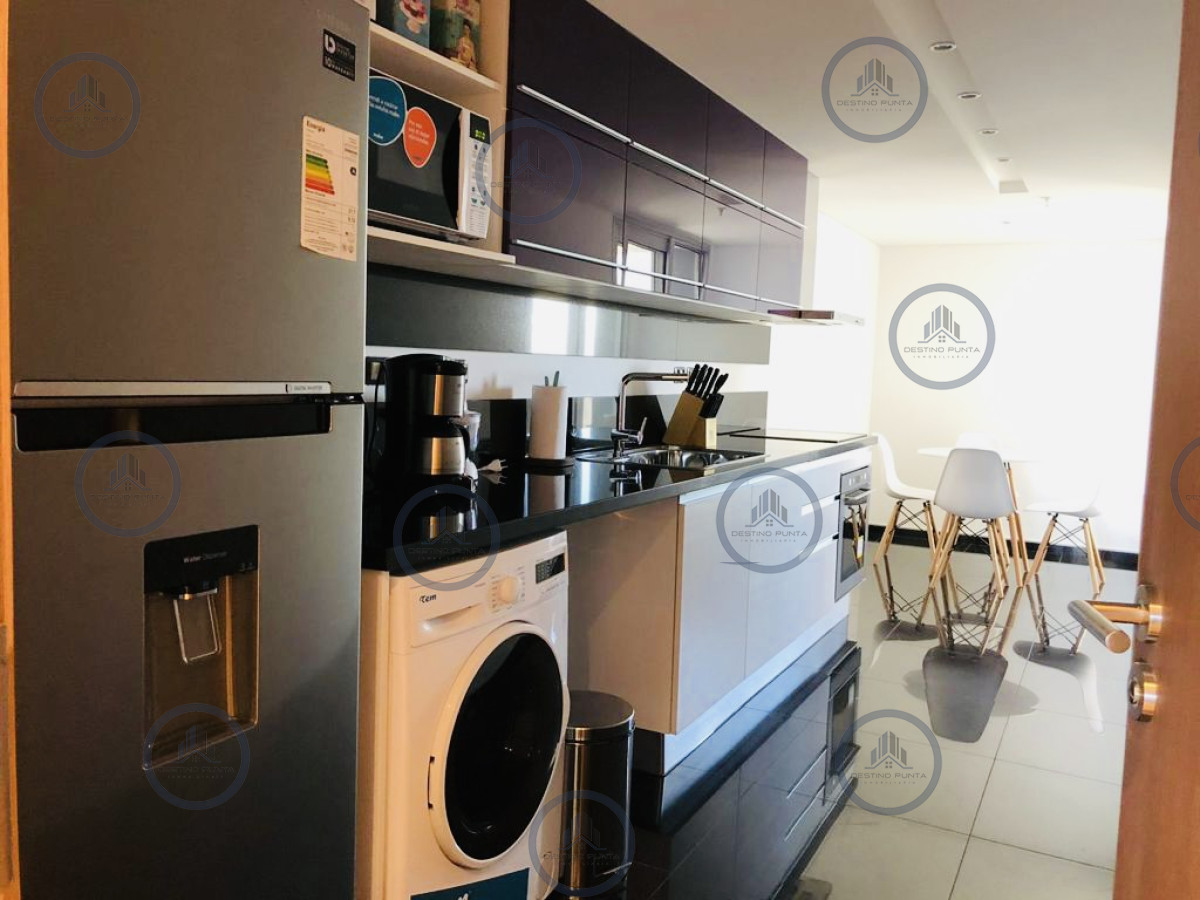 Apartamento ID.144 - Alquiler temporario de apartamento de dos dormitorios con parrillero de uso exclusivo Playa Brava, Punta del Este