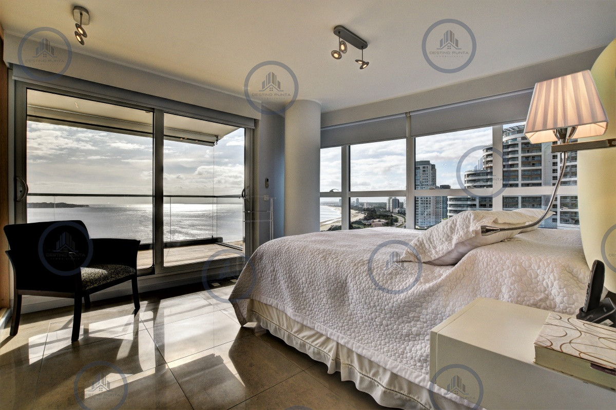 Apartamento ID.157 - Moderno apartamento de 3 Dormitorios y Dependencia Playa Mansa