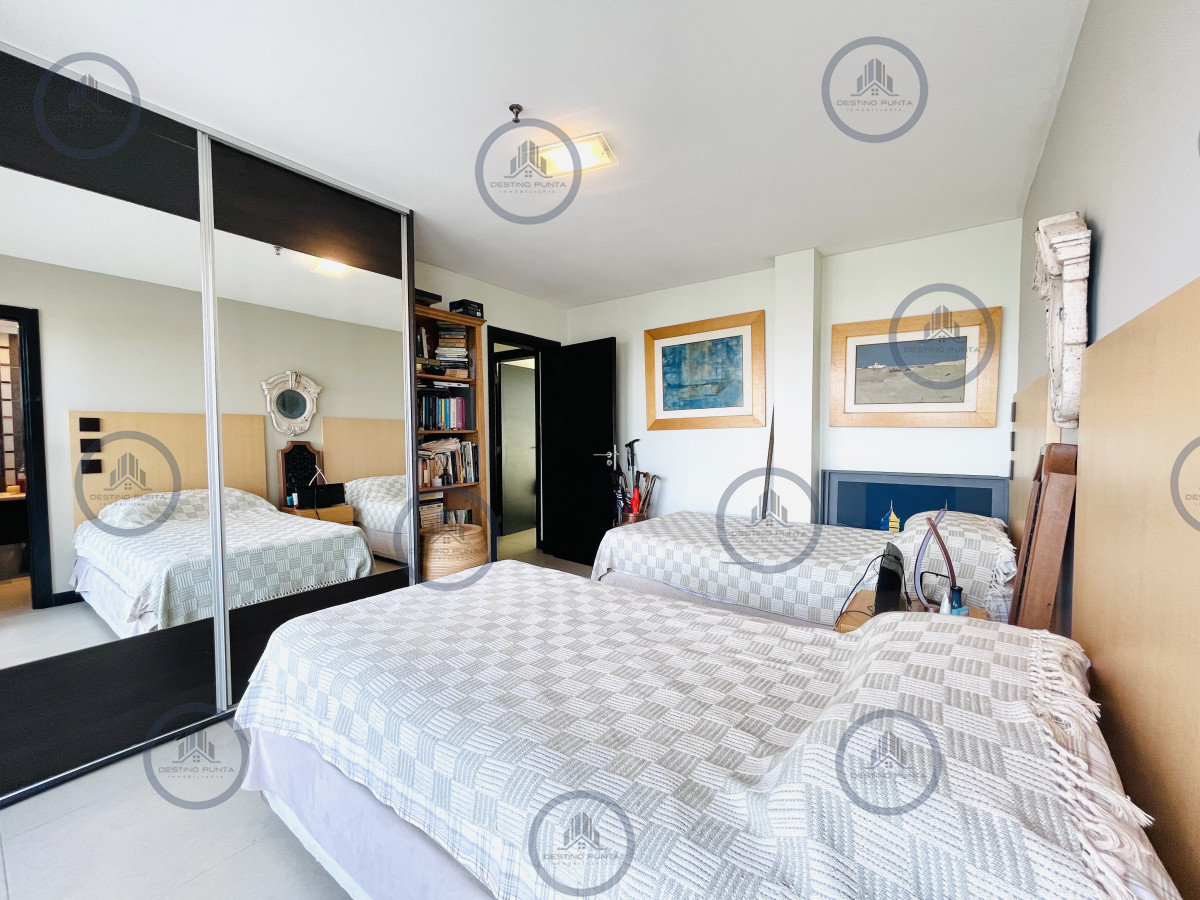 Apartamento ID.1226 - Venta de Excelente Penthouse de 2 Dormitorios y Parrillero con vistas a Playa Mansa, Punta del Este