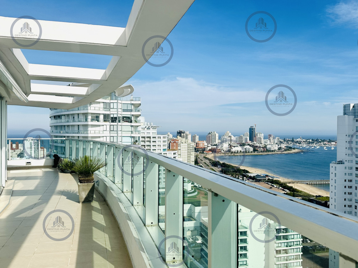 Apartamento ID.1226 - Venta de Excelente Penthouse de 2 Dormitorios y Parrillero con vistas a Playa Mansa, Punta del Este