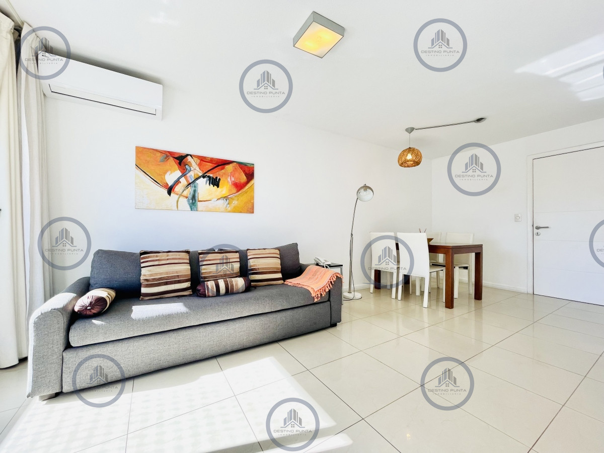 Alquiler Anual de Moderno Apartamento de 1 Dormitorio en torre con servicios, Punta del Este — fotografía 2