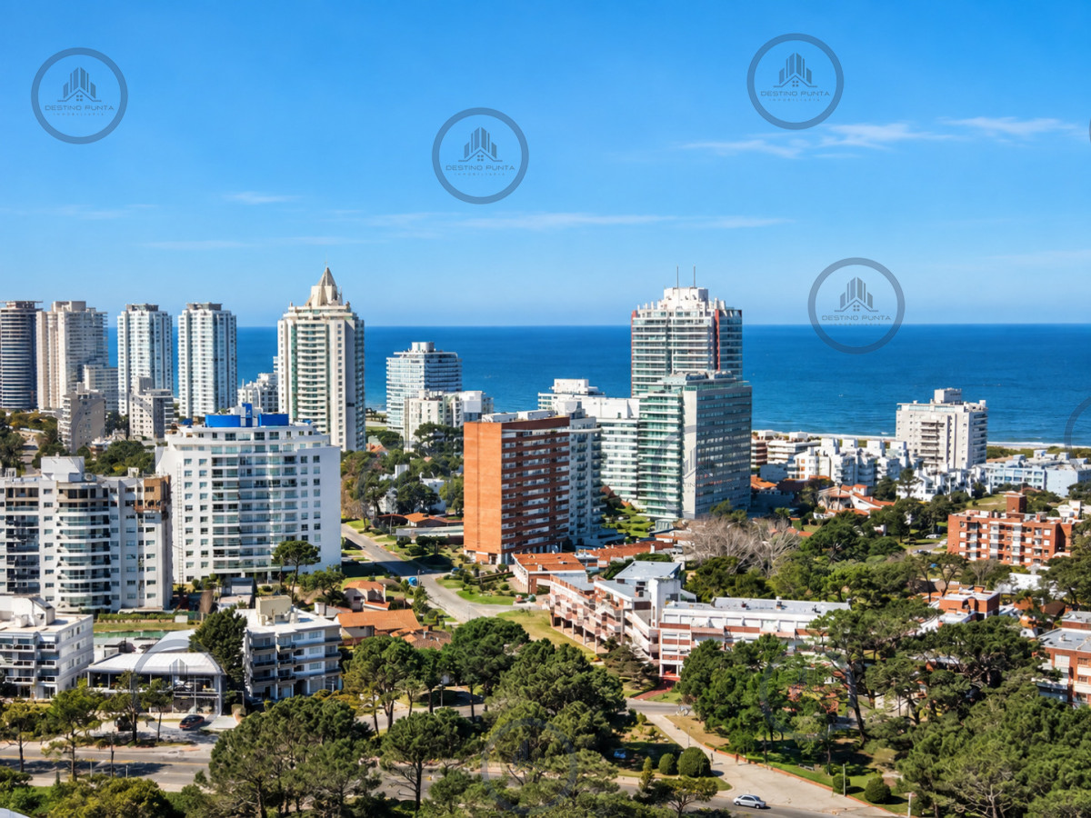 Apartamento ID.3292 - Penthouse Dúplex de 3 Dormitorios en suite con Parrillero, Jacuzzi y Amplias Terrazas con vistas panorámicas. Playa Mansa, Punta del Este