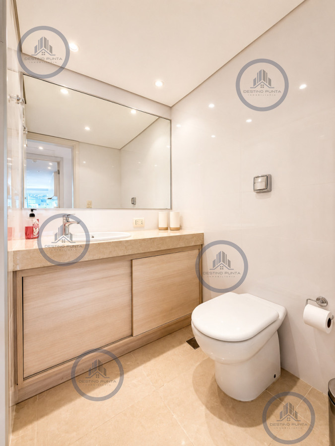 Apartamento ID.3030 - Venta de Apartamento de 3 Dormitorios sobre Primera Fila de Playa Brava, Punta del Este