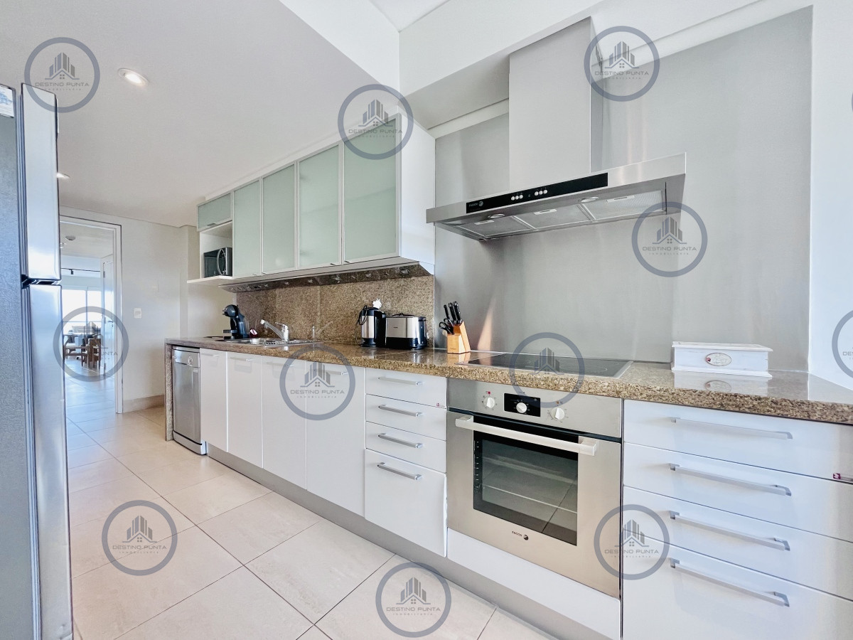 Apartamento ID.52 - Moderno Apartamento de 2 Dormitorios en Le Parc, Playa Brava. Punta del Este 