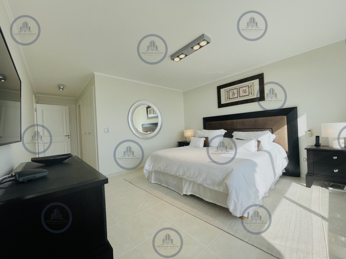 Apartamento ID.1059 - Venta de Excelente apartamento en alquiler temporario de tres dormitorios más dependencia de servicio, Playa Mansa, Punta del Este
