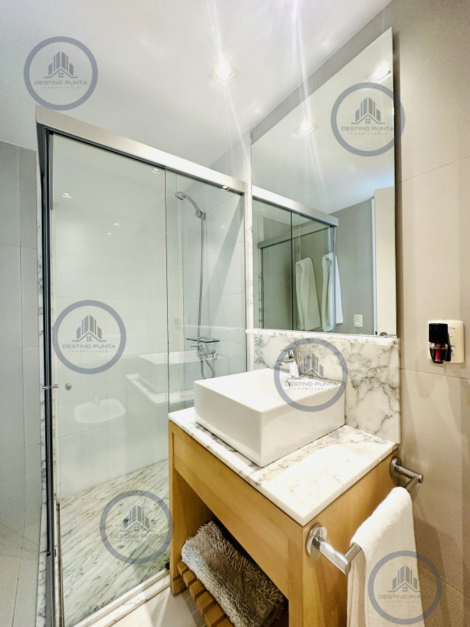 Apartamento ID.112 - Venta OPORTUNIDAD de exclusivo departamento de tres dormitorios y Parrillero en Punta Ballena