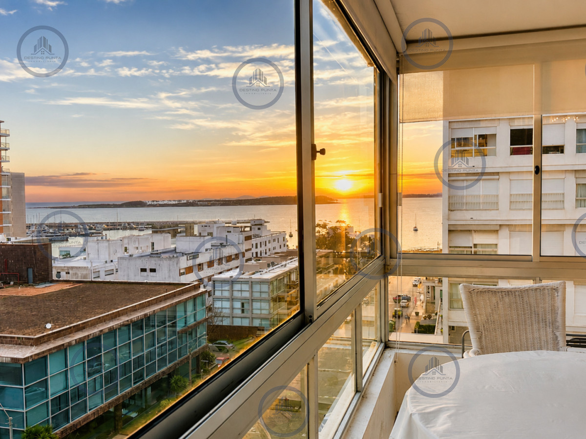 Apartamento ID.2025 - Apartamento en Venta, Península de Punta del Este. 3 Dormitorios con vista, reciclado 