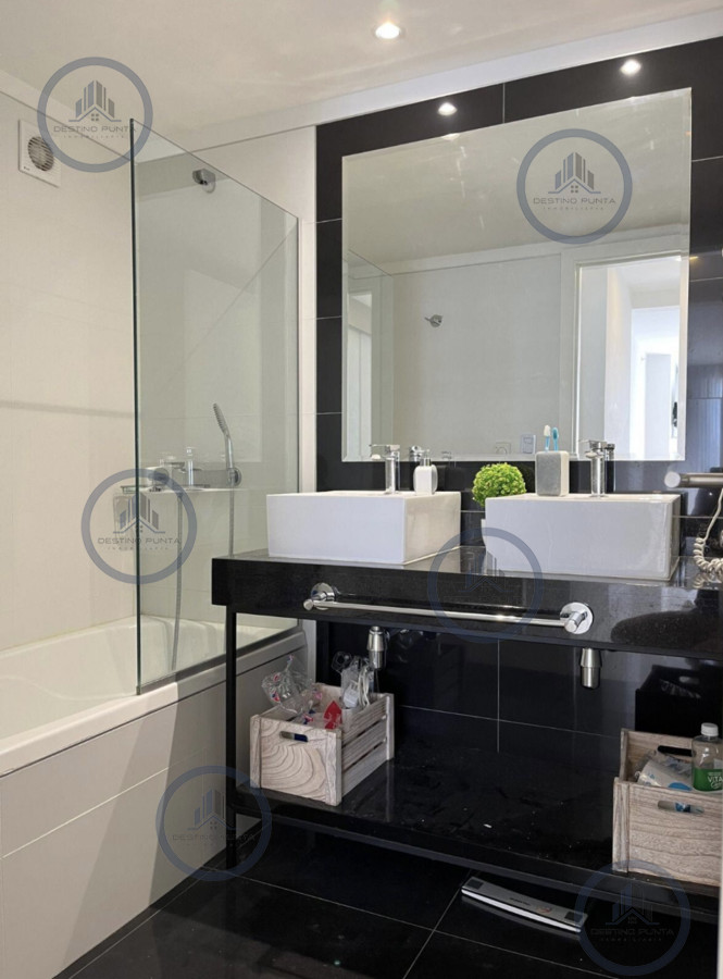 Apartamento ID.2760 - Alquiler temporal de apartamento de 2 dormitorios con 2 baños en excelente ubicación entre playas mansa y brava 