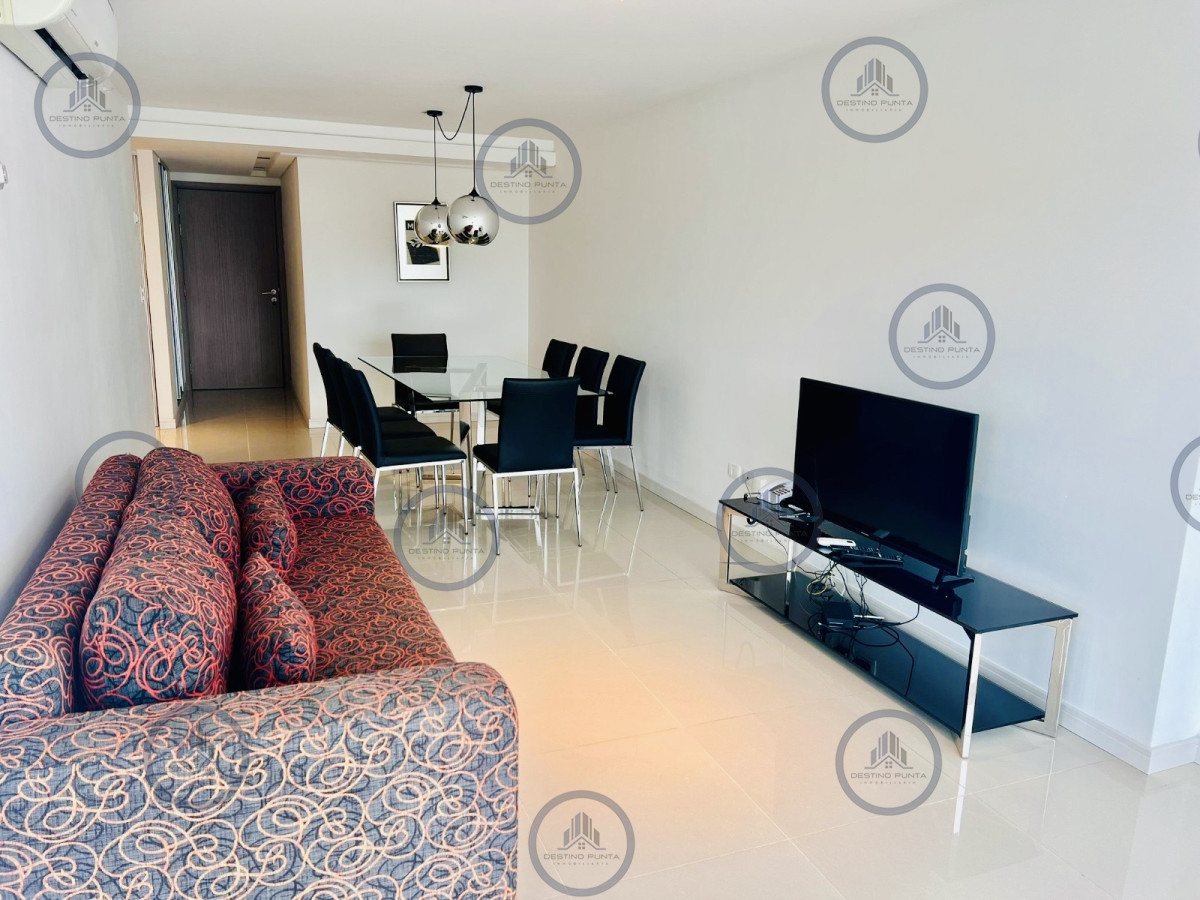 Apartamento ID.441 - Apartamento de 2 Dormitorios + Servicio en Playa Brava