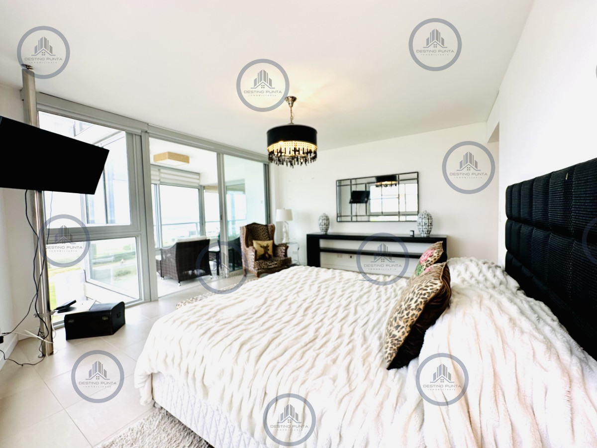 Apartamento ID.272 - Oportunidad en Venta Maravilloso departamento esquinero en Torre Le Parc, Playa Brava, Punta del Este