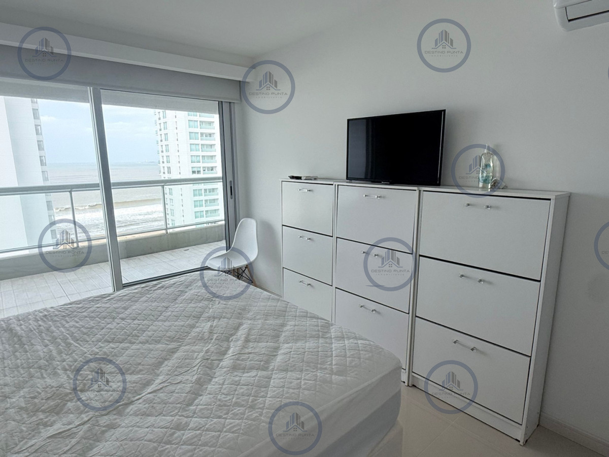 Apartamento ID.299 - Apartamento de 2 Dormitorios en Frente a Playa Brava - Punta del Este
