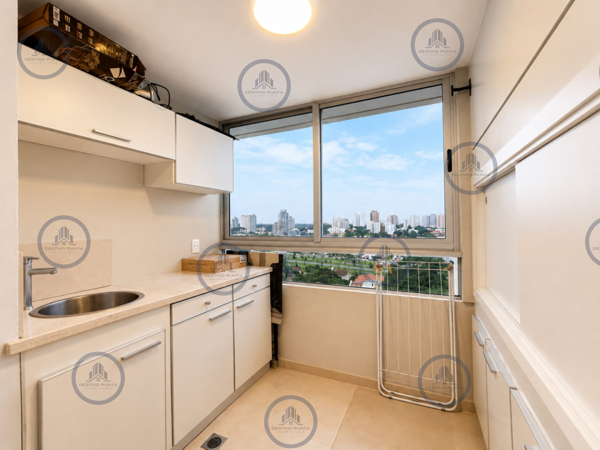Apartamento ID.3204 - Venta de Excelente Apartamento de 3 Dormitorios con Vista al Mar, Playa Mansa, Punta del Este
