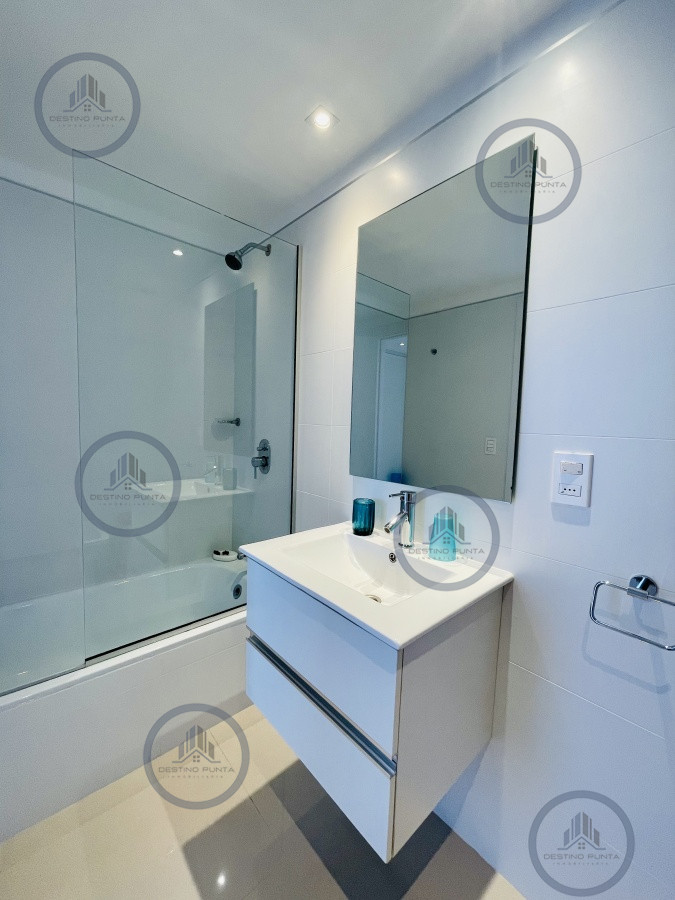 Apartamento ID.881 - Apartamento de 2 Dormitorios en Venta a metros de playa Brava, Punta del Este