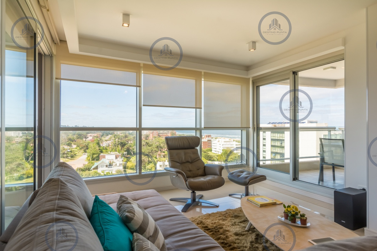 Apartamento ID.301 - Excelente Apartamento de 2 Dormitorios + Servicio en Brava con Vista al Mar