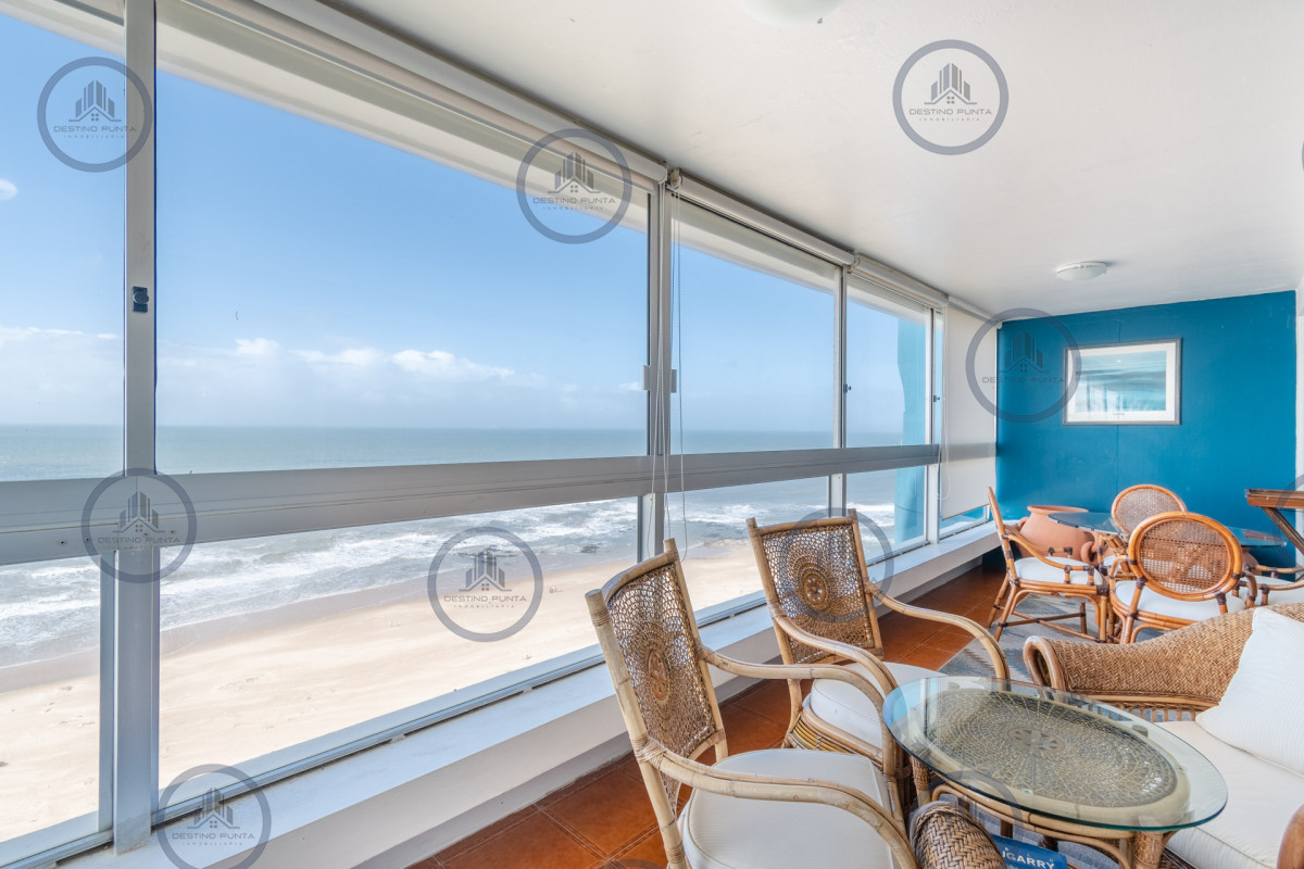 Apartamento ID.71 - Excelente Apartamento de 3 Dormitorios y Dependencia de Servicio Frente al Mar - Playa Brava