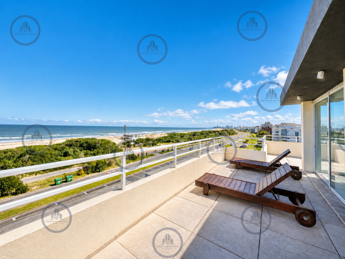 Apartamento ID.2985 - Penthouse de 3 Dormitorios con Barbacoa en Primera Línea del Mar, Playa Brava Punta del Este