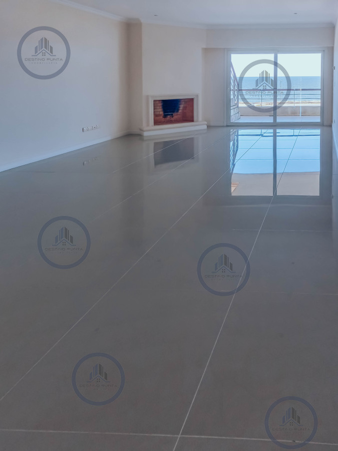 Apartamento ID.230 - Exclusivo penthouse en venta de dos dormitorios sobre Playa Mansa