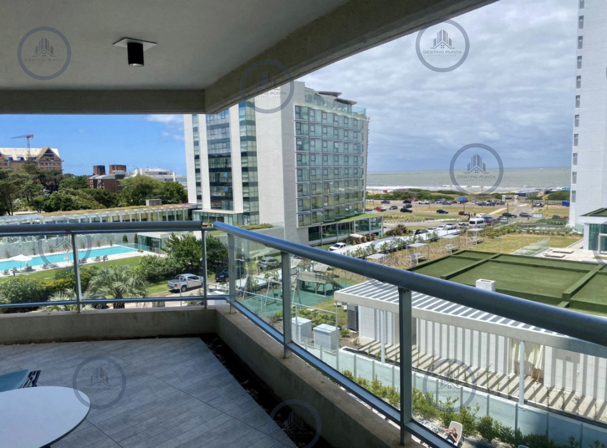 Apartamento ID.2896 - Alquiler temporal apartamento de 3 amplios dormitorios más dependencia con parrillero propio Playa Brava