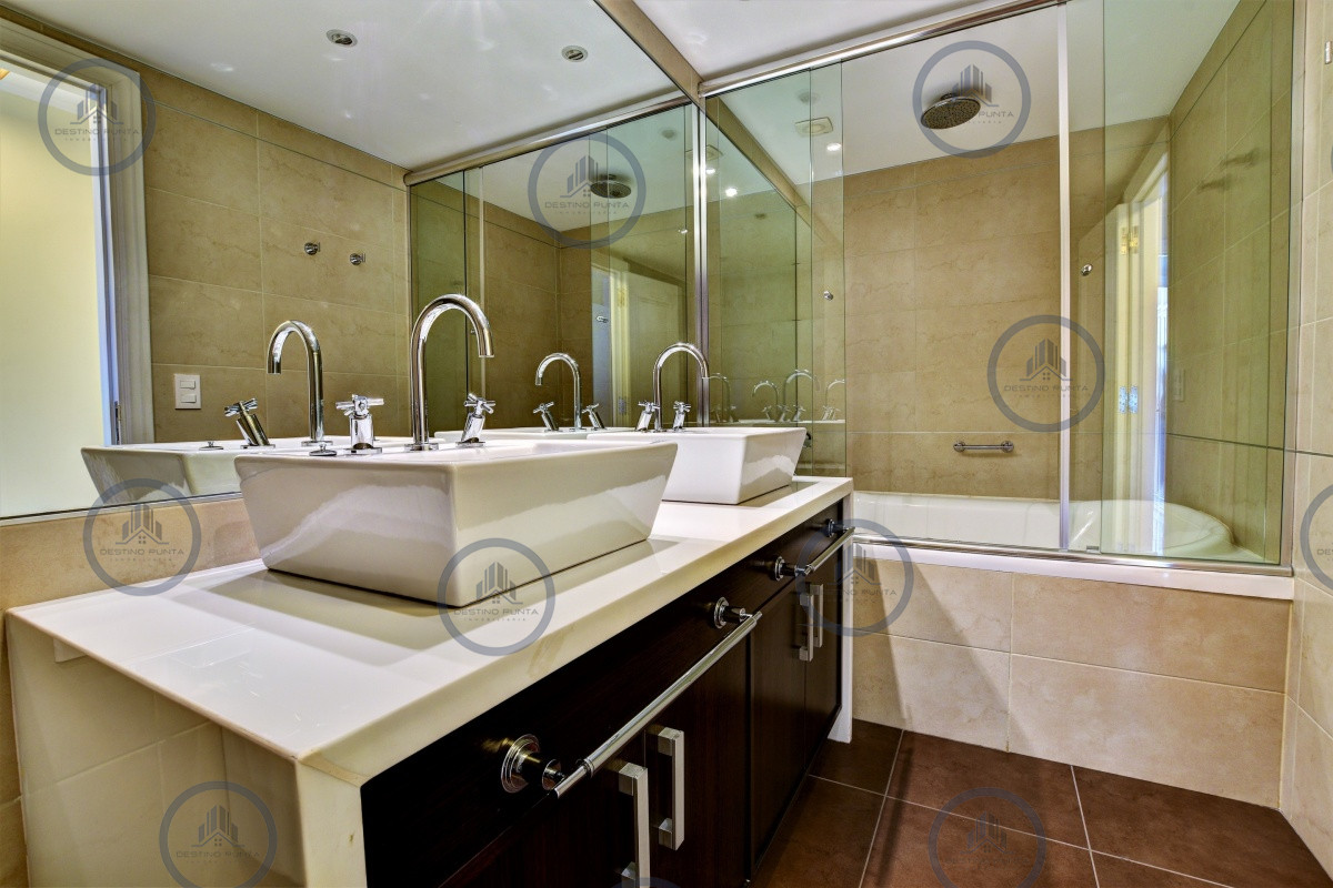 Apartamento ID.238 - Apartamento de 3 Dormitorios en Imperiale, Frente al Mar  - Oportunidad en Venta