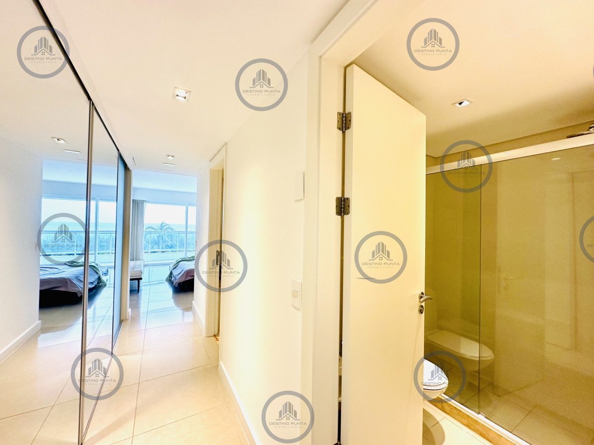 Apartamento ID.1708 - Alquiler temporario de gran apartamento de 4 dormitorios más dependencia en Playa Mansa