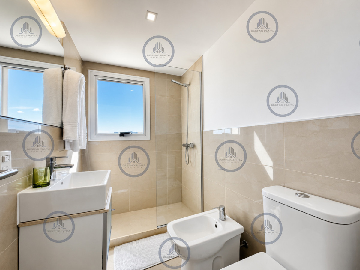 Apartamento ID.2985 - Penthouse de 3 Dormitorios con Barbacoa en Primera Línea del Mar, Playa Brava Punta del Este